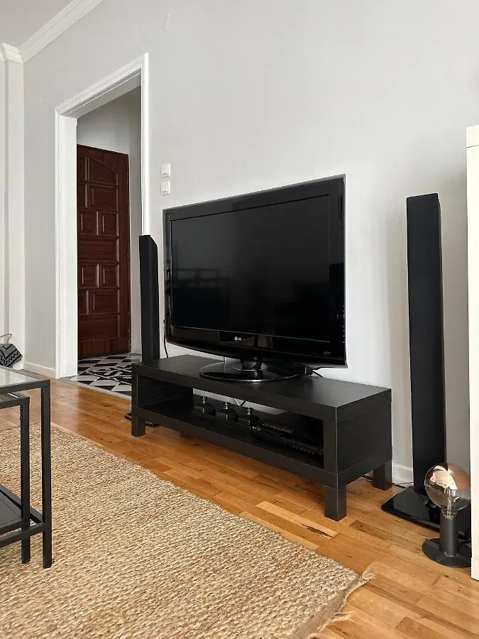 Spacious 82 M2 Two Bedroom Classy Apartment Near City Center Thessaloniki