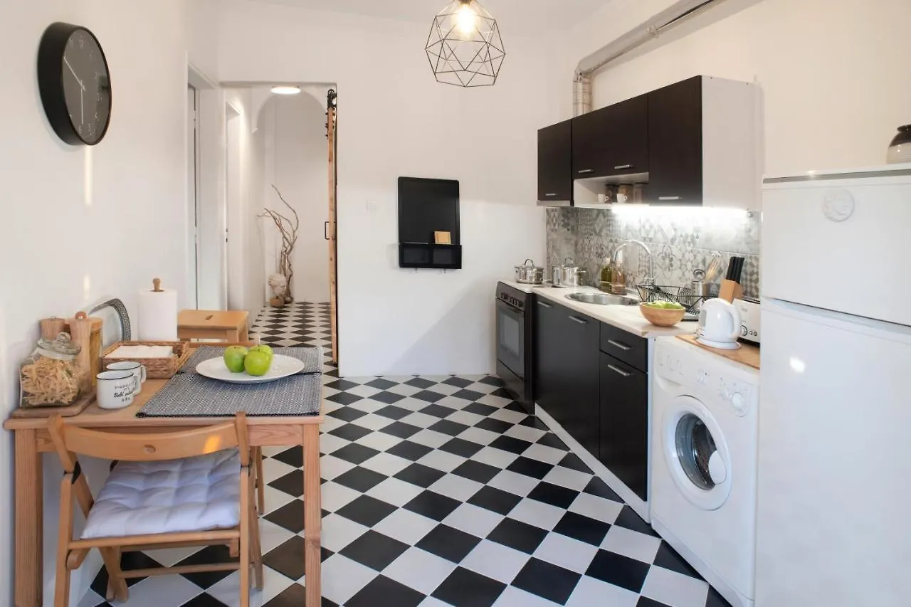 Spacious 82 M2 Two Bedroom Classy Apartment Near City Center Thessaloniki
