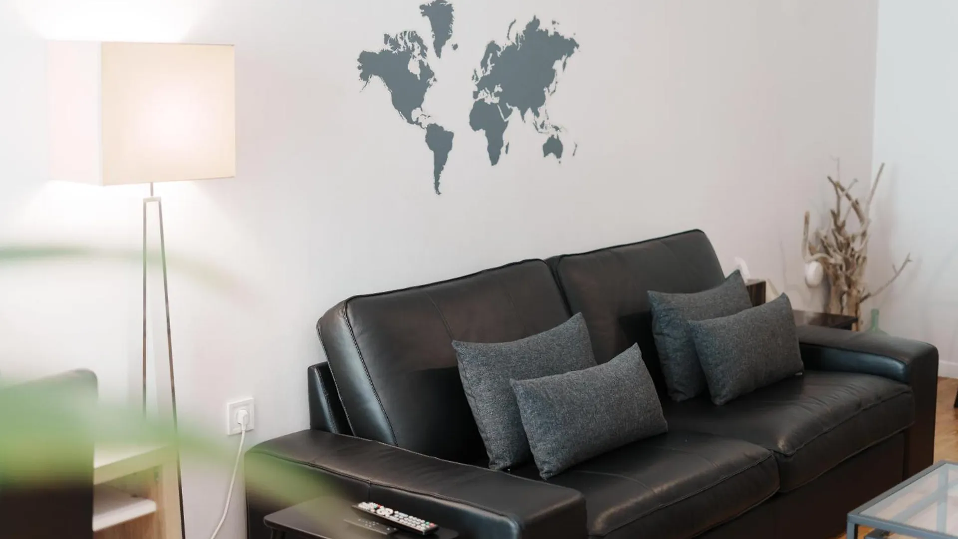 Spacious 82 M2 Two Bedroom Classy Apartment Near City Center Thessaloniki