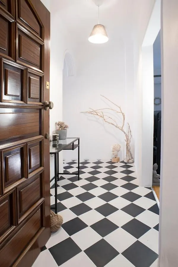 Spacious 82 M2 Two Bedroom Classy Apartment Near City Center Thessaloniki
