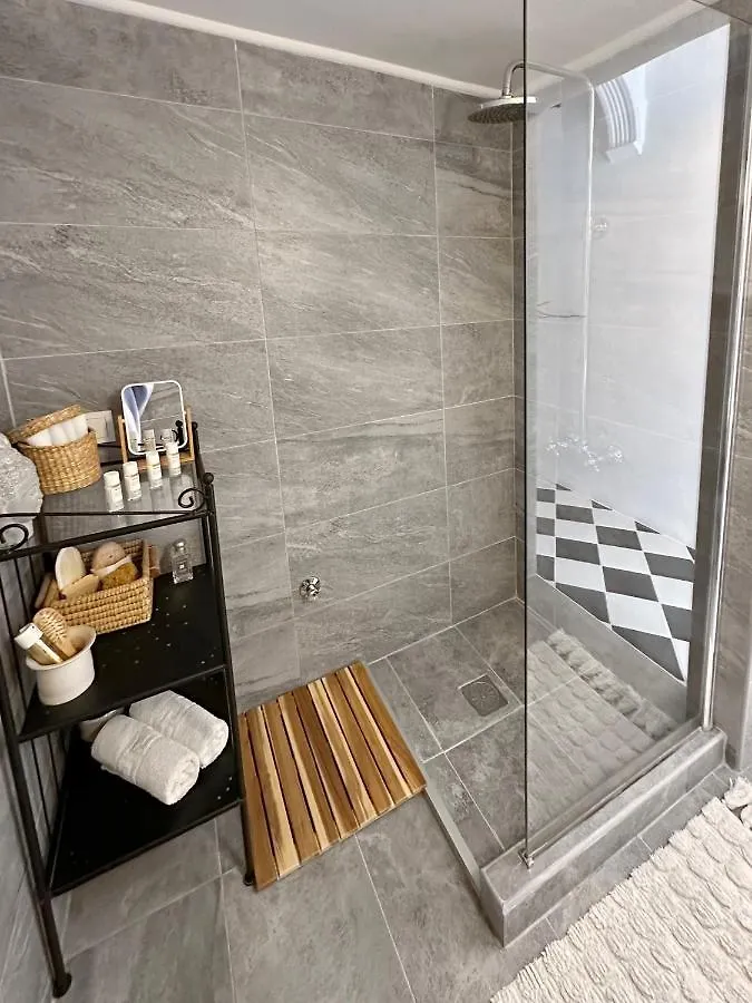 Spacious 82 M2 Two Bedroom Classy Apartment Near City Center Thessaloniki